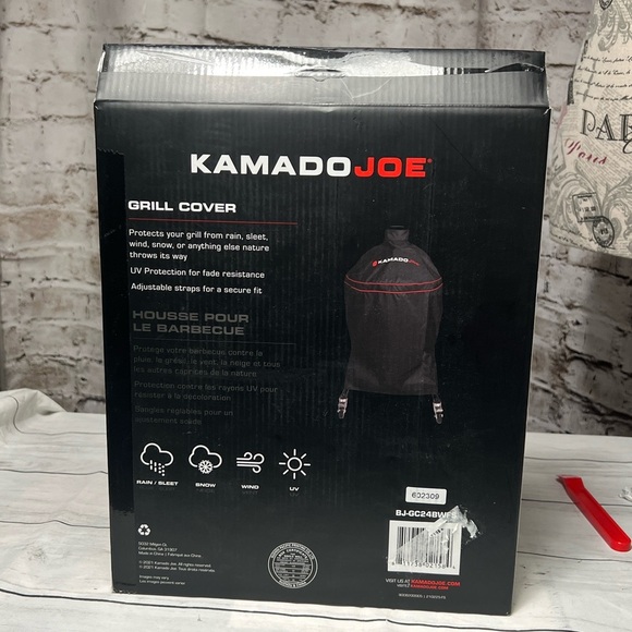 Kamado Joe Big Joe Grill Cover – 40 in. (BJ-GC24BWFS) - Picture 3 of 5